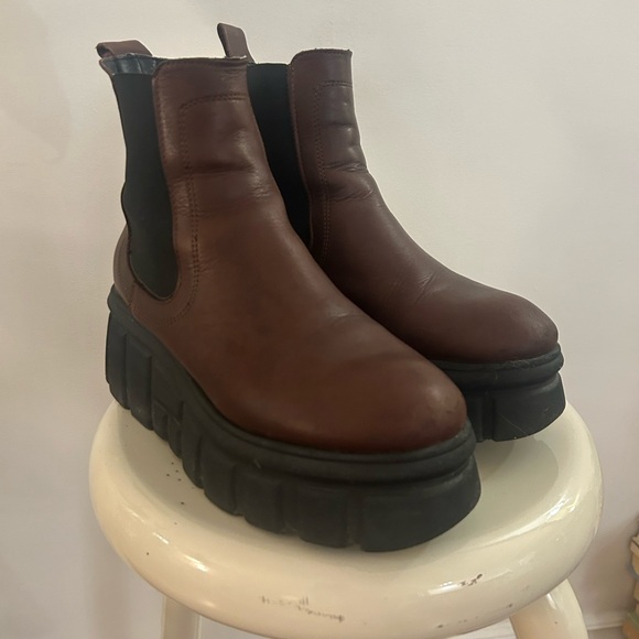 Platform Boots - Picture 2 of 8